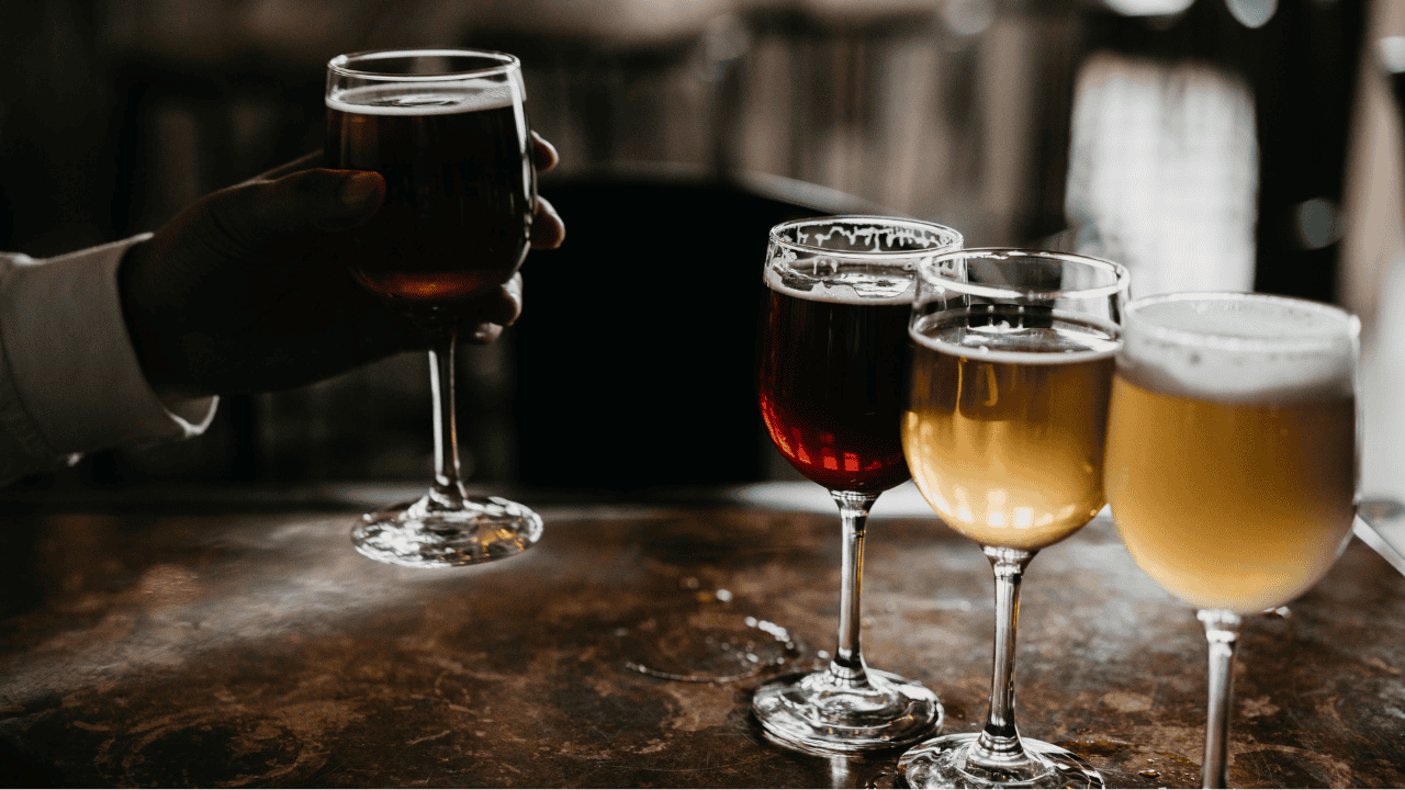 ¿Es mejor consumir vino o cerveza? Conoce los riesgos y beneficios