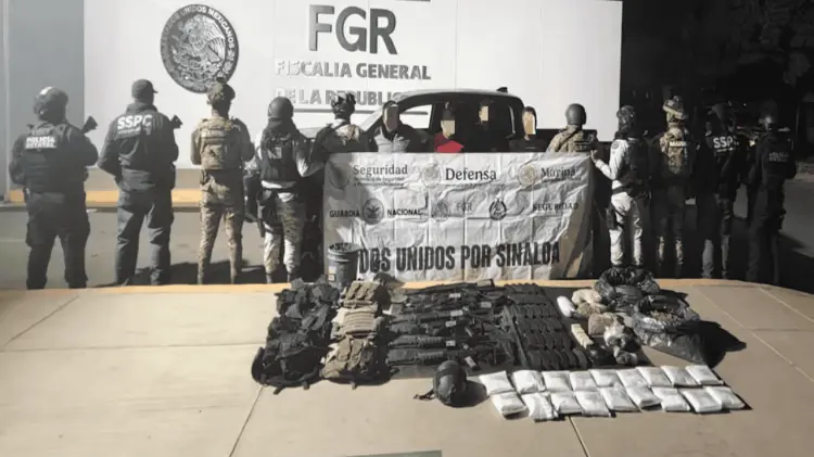 Se aseguraron 22 armas de fuego, entre ellas dos ametralladoras, granadas y 23 vehículos. (Especial)