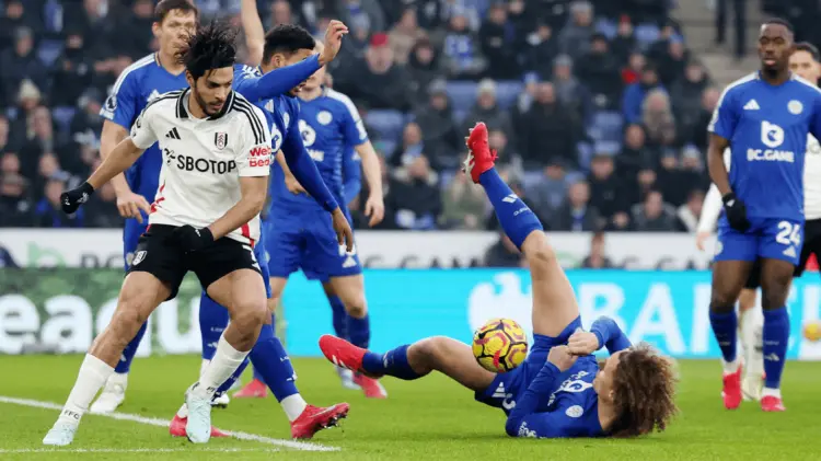El delantero mexicano es habitual en las alineaciones del Fulham. (ESPECIAL/EXPRESO)