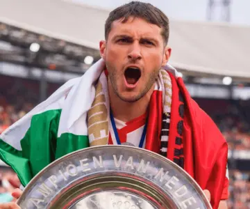 ¡Se queda! Santi Giménez no abandonaría el Feyenoord