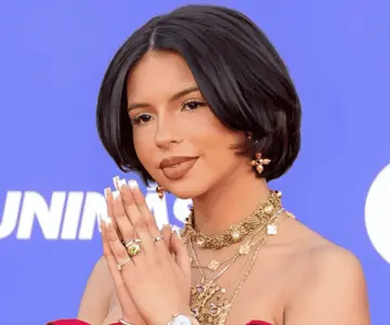 Critican a Ángela Aguilar por cantar música con groserías