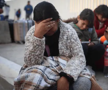Familias esperan ser atendidas a pesar de cancelación del programa CBP One