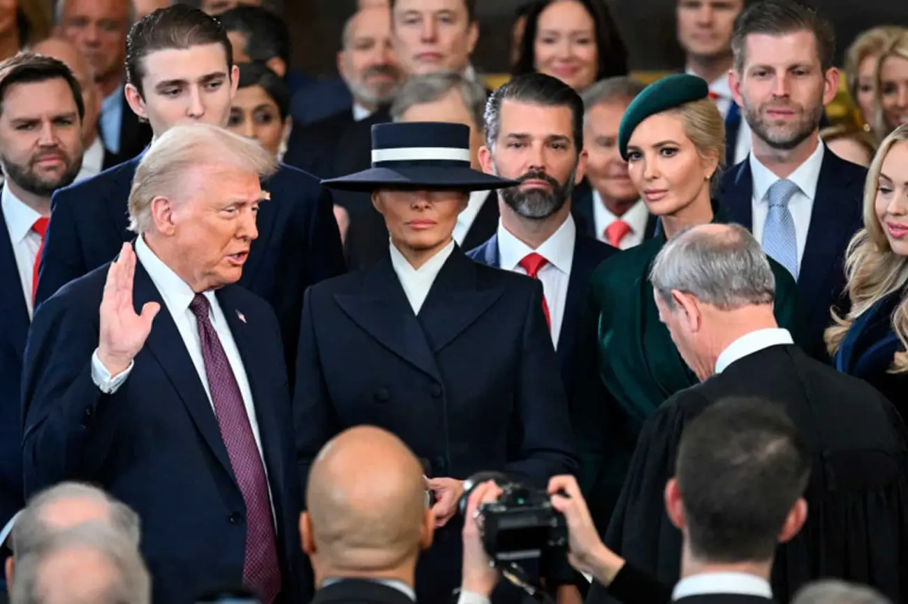Trump apunta a México y Canadá