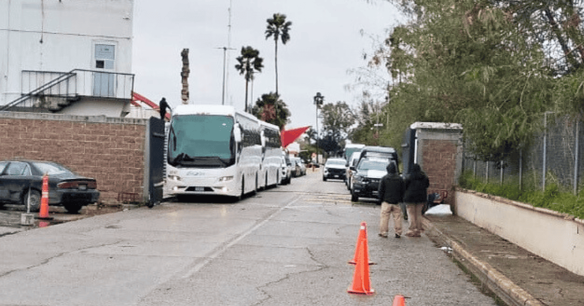 Primer grupo de mexicanos deportados por Trump llega a la frontera