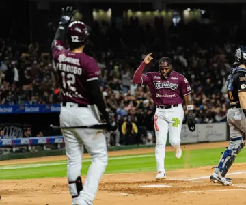 Tomateros pegan primero en la final