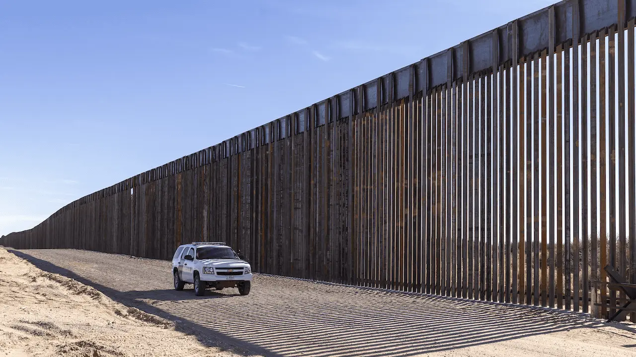 Donald Trump cierra la frontera con México a migrantes