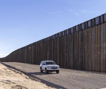 Donald Trump cierra la frontera con México a migrantes