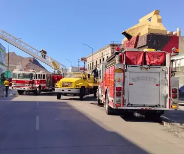 Fuerte incendio en el centro de Guaymas deja daños materiales