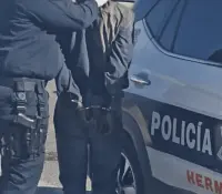 Detienen a sujeto por exhibir sus partes íntimas a menores en Las Minitas