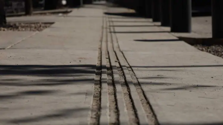 Hermosillo avanza a una ciudad inclusiva con instalación de guías podotáctiles