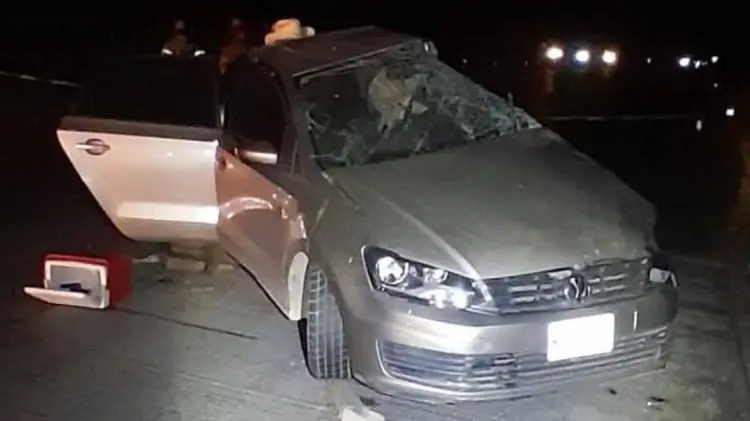 En el accidente participaron un vehículo sedán y un tractocamión. (Foto: Redes)