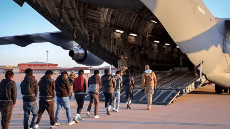 A los deportados de otros países, México los envía a su hogar. (ESPECIAL/EXPRESO)