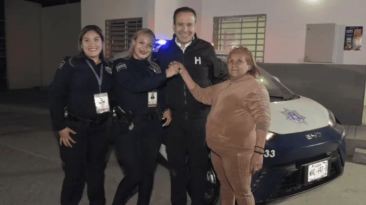 En la entrega de las patrullas en los Centros de Respuesta Inmediata. Foto: Especial.