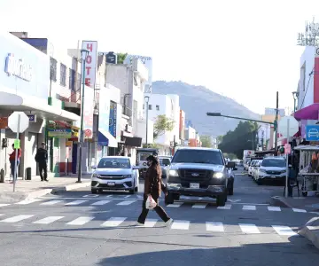 Colocan señalamientos viales en calles del centro