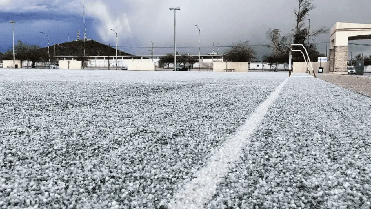 Masa de aire frío provoca caída de aguanieve y granizo en Caborca
