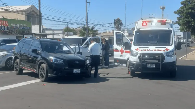 El percance dejó como saldo a los conductores de ambos autos con lesiones leves. Foto: Jorge Flores