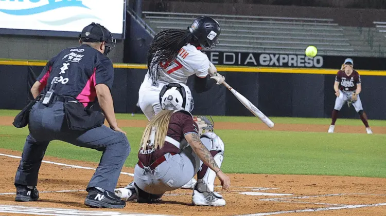 Hermosillo subió al cuarto lugar de la Liga Mexicana de Softbol. (CRISTIAN RUIZ/EXPRESO)