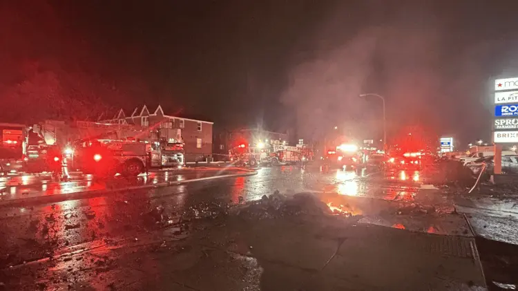 El accidente provocó un fuerte incendio. (Foto: Especial/EXPRESO)