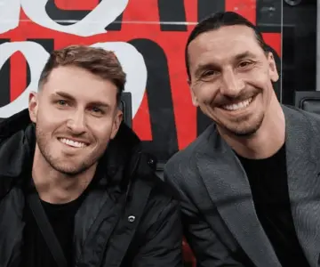 Imagen de Santiago Giménez y Zlatan Ibrahimovic causa revuelo en las redes