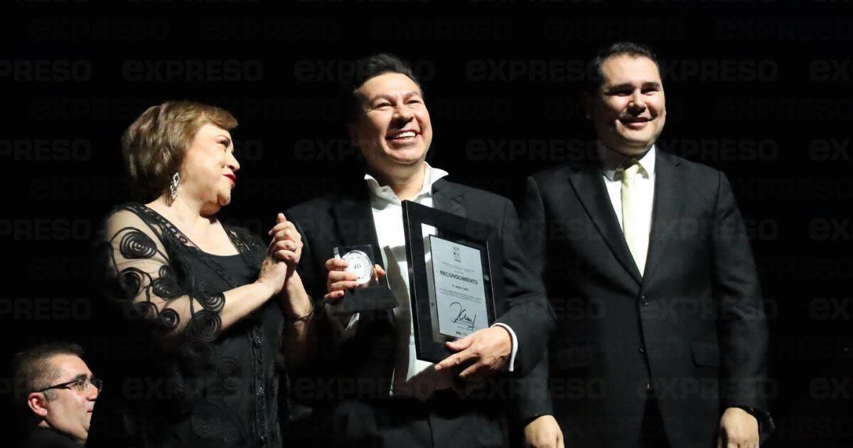 Galardonan a Jesús León en clausura del FAOT