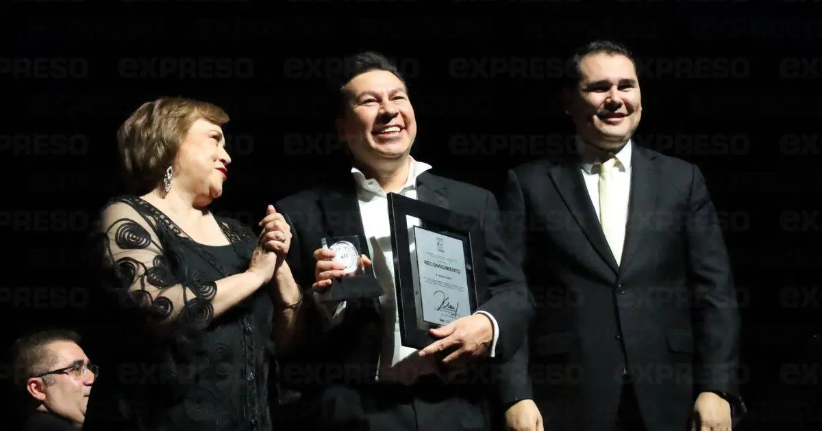 Galardonan a Jesús León en clausura del FAOT