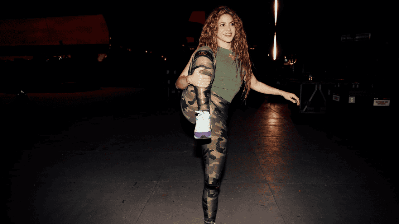 Acusan a conductor de los Grammy de xenófobo por comentario sobre Shakira