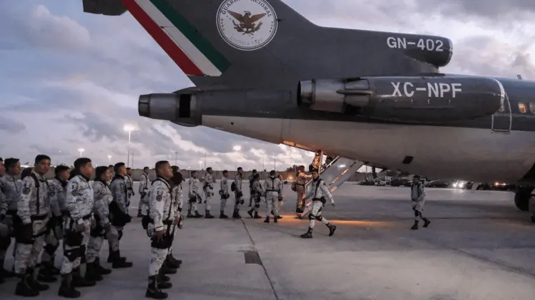 Inicia el despliegue de 10 mil elementos de fuerzas federales hacia la frontera norte de México.