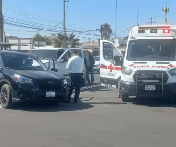 Invasión de carriles provoca más choques