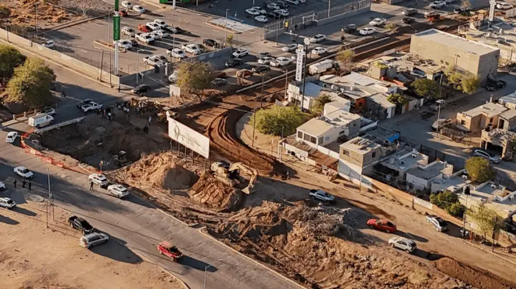 En la construcción del puente peatonal y vehicular se invirtieron 16.3 mdp. Foto: Especial.