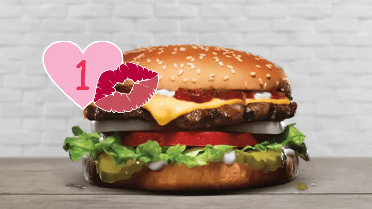 ¿Hamburguesas a un beso? Esta es la promoción del 14 de febrero en Carls Jr.