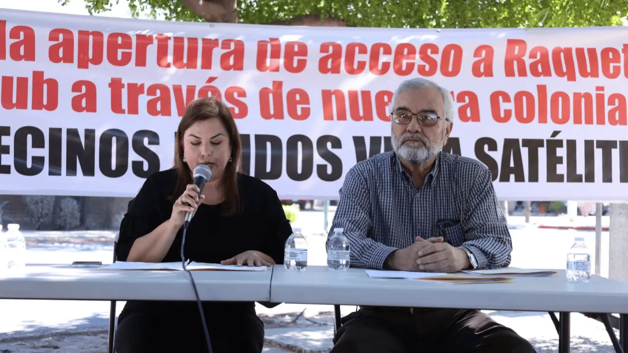 Vecinos de Villa Satélite se manifiestan contra caseta de acceso a Raquet Club