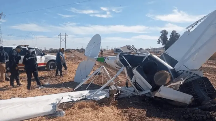 La avioneta se enredó con cables del tendido eléctrico. (Foto: Especial/EXPRESO)