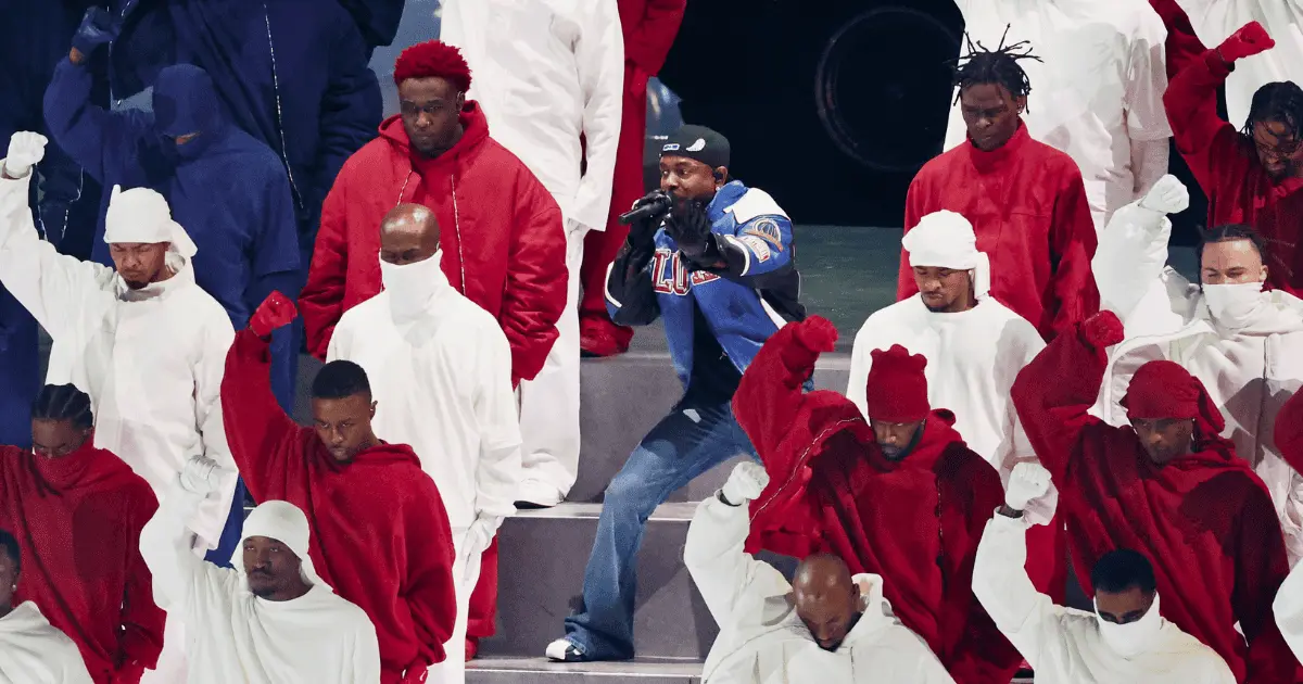 Kendrick Lamar sacude el Super Bowl con un show de rap y protesta