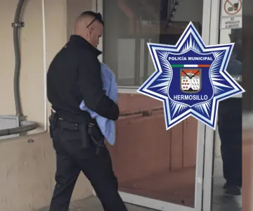 Policías auxilian a bebé con crisis respiratoria y lo trasladan al hospital