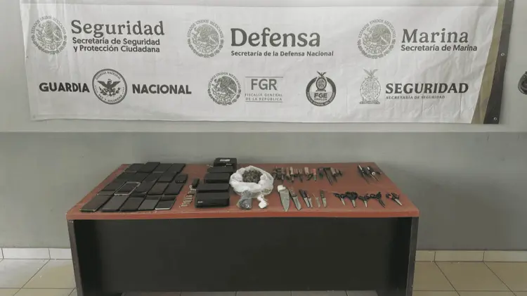 Fueron decomisadas puntas, cuchillos, celulares, memorias USB, codificadores, drogas.