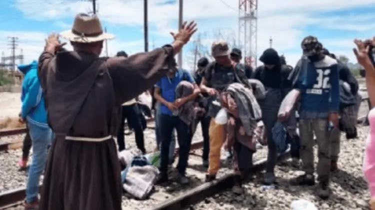 El personal del centro comunitario se encuentra preparándose con ayuda humanitaria. Foto: Especial.