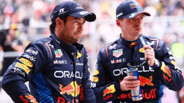 El mexicano compitió cuatro años con el multicampeón Max Verstappen. (ESPECIAL/EXPRESO)