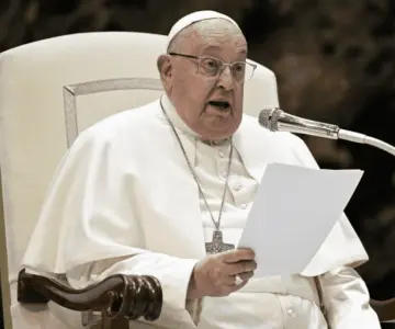 El papa Francisco es hospitalizado en Roma por complicaciones de bronquitis