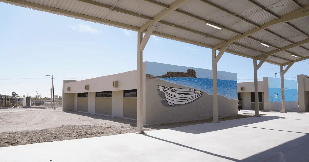 Construyen complejo escolar en Puerto Libertad 