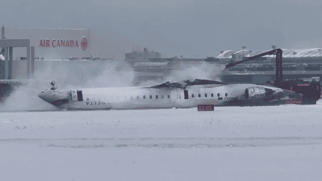 Avión se estrella en aeropuerto de Toronto; viajaba desde Mineápolis