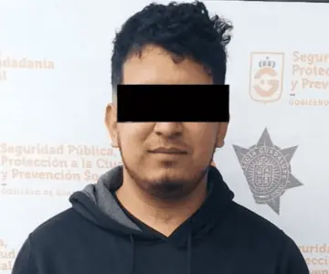 Hombre estrangula a su esposa embarazada; se enojó porque se despertó
