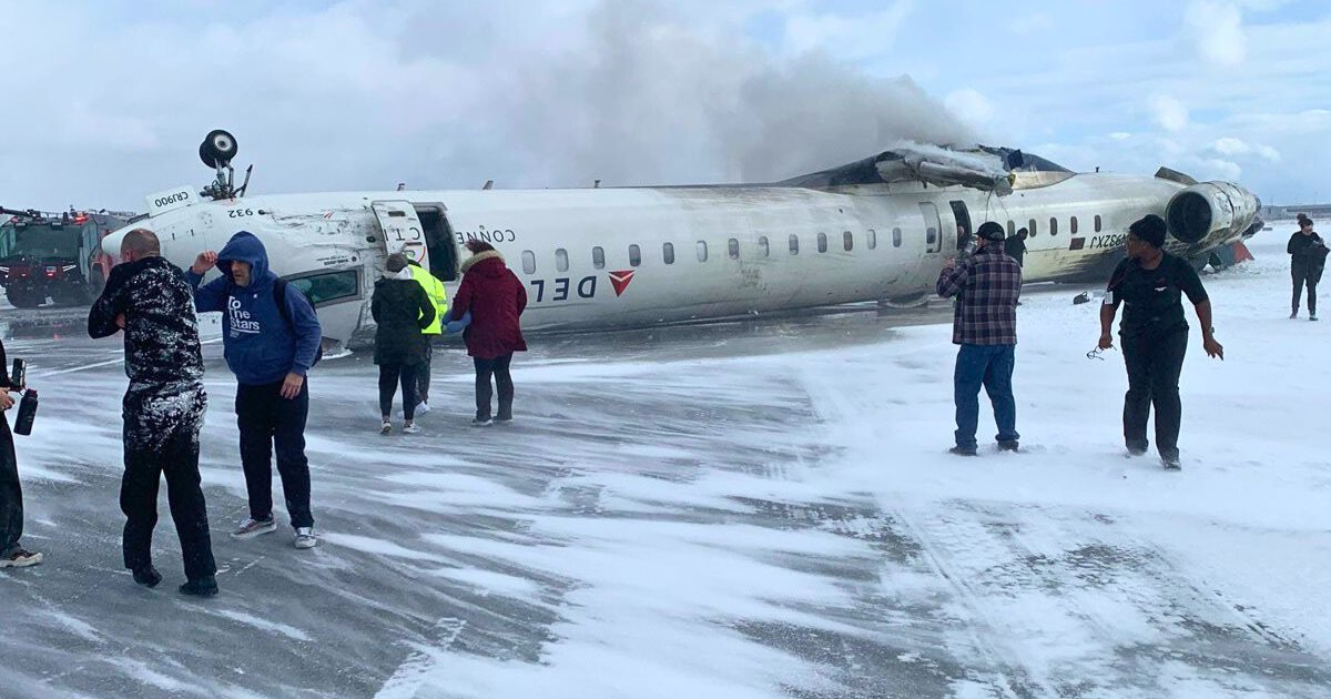 Accidente aéreo en aeropuerto de Toronto deja 18 lesionados; cancelan vuelos