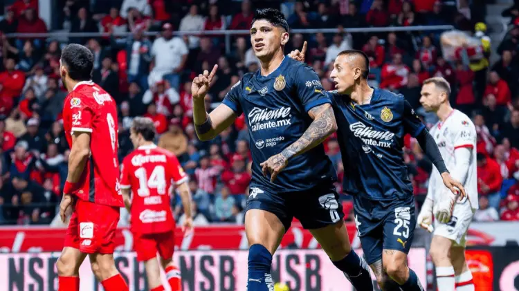 Alan Pulido marcó el gol que fue anulado tras la revisión del VAR. (ESPECIAL/EXPRESO)