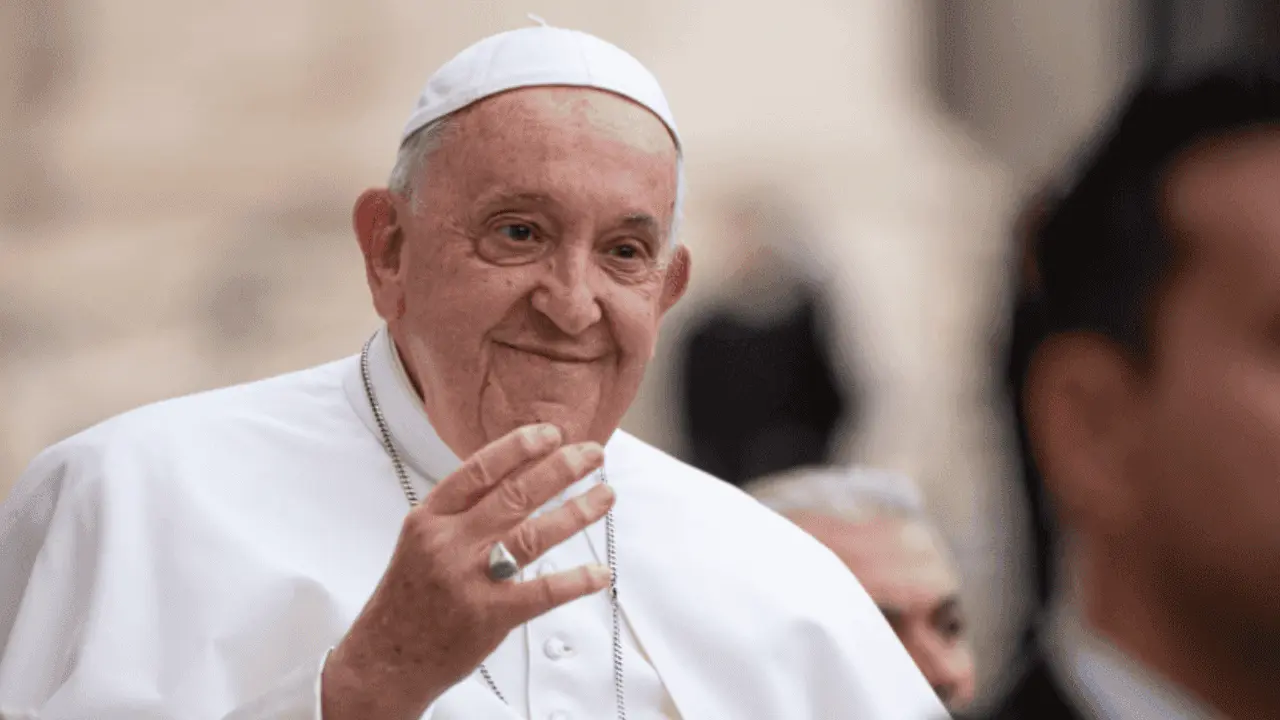 Papa Francisco agradece muestras de apoyo tras crisis respiratoria