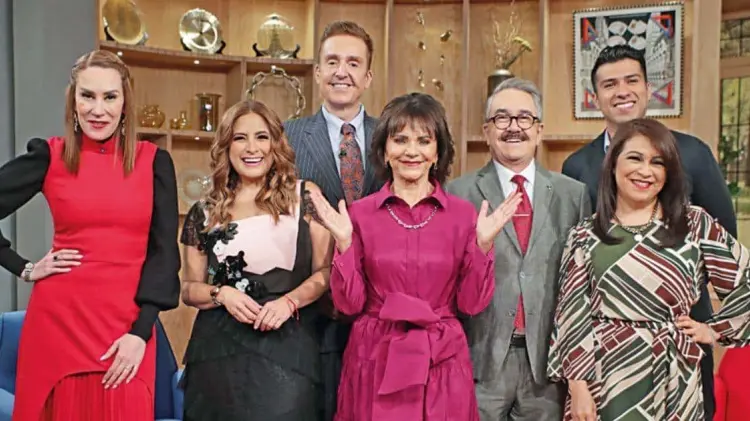 Pati Chapoy, Pedro Sola y más compañeros reaccionaron al fallecimiento del conductor. (Foto: Especial)