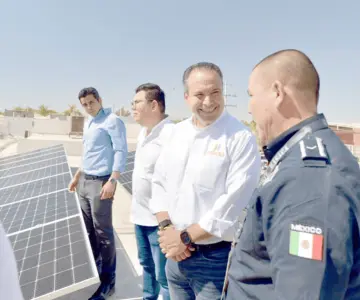 Ponen paneles solares en dos comandancias