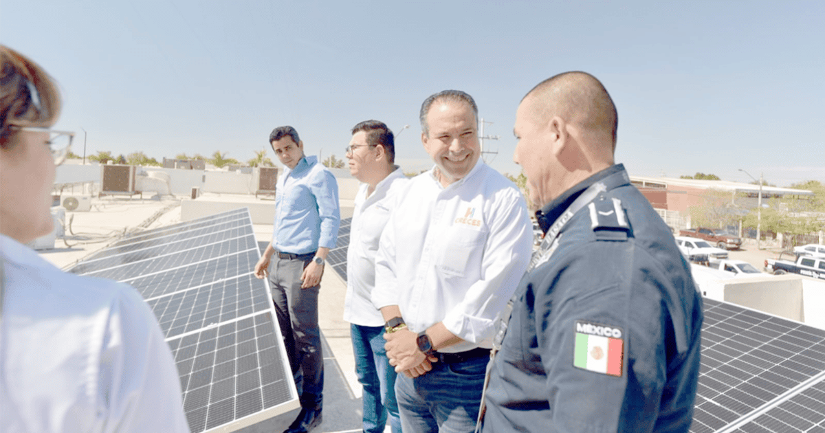 Ponen paneles solares en dos comandancias