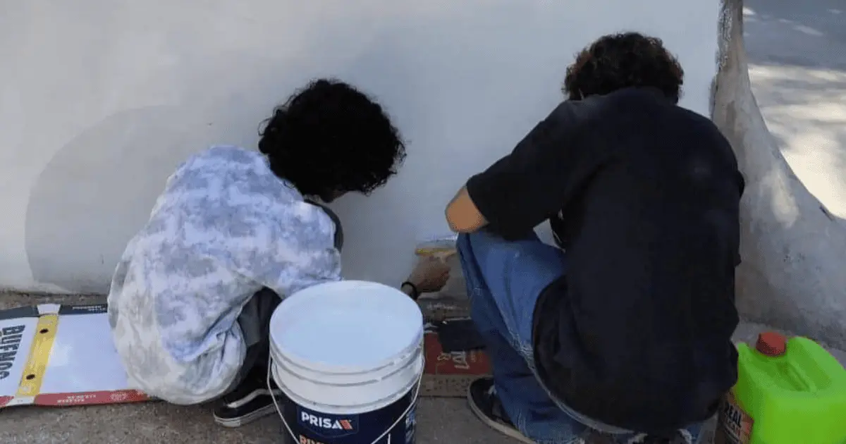 Umpam canaliza a joven por grafitear un parque