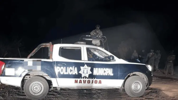 Elementos de la Marina detuvieron a policías de Navojoa el sábado por la noche. (Foto Especial)