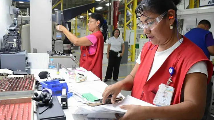 A nivel nacional, el sector maquilador registró un alza salarial el año pasado. (Especial/EXPRESO).